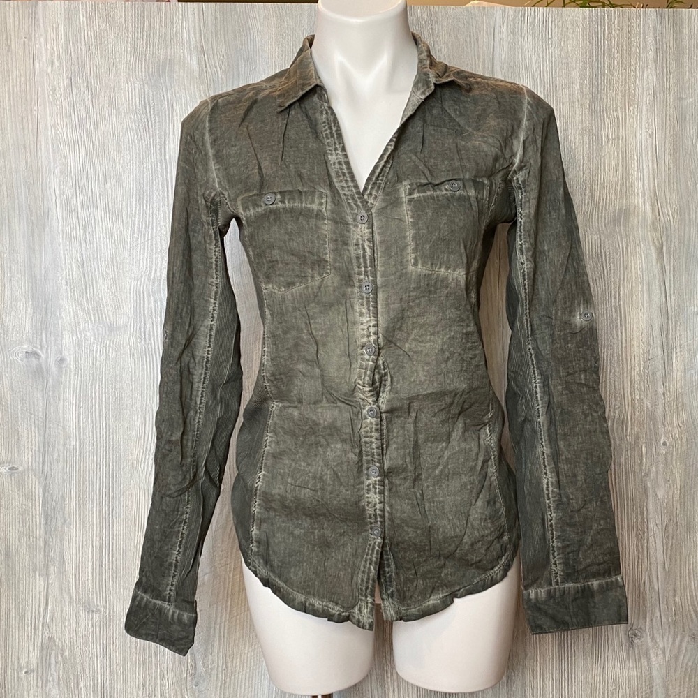 Elan top acid wash type lightweight button up blouse top